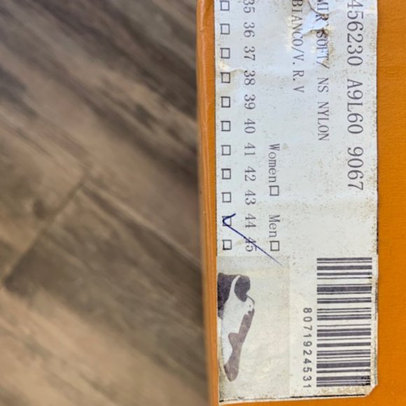 Like New with Box and Dust bag Louis Vuitton "Run Away" Sneakers - Picture 12 of 12